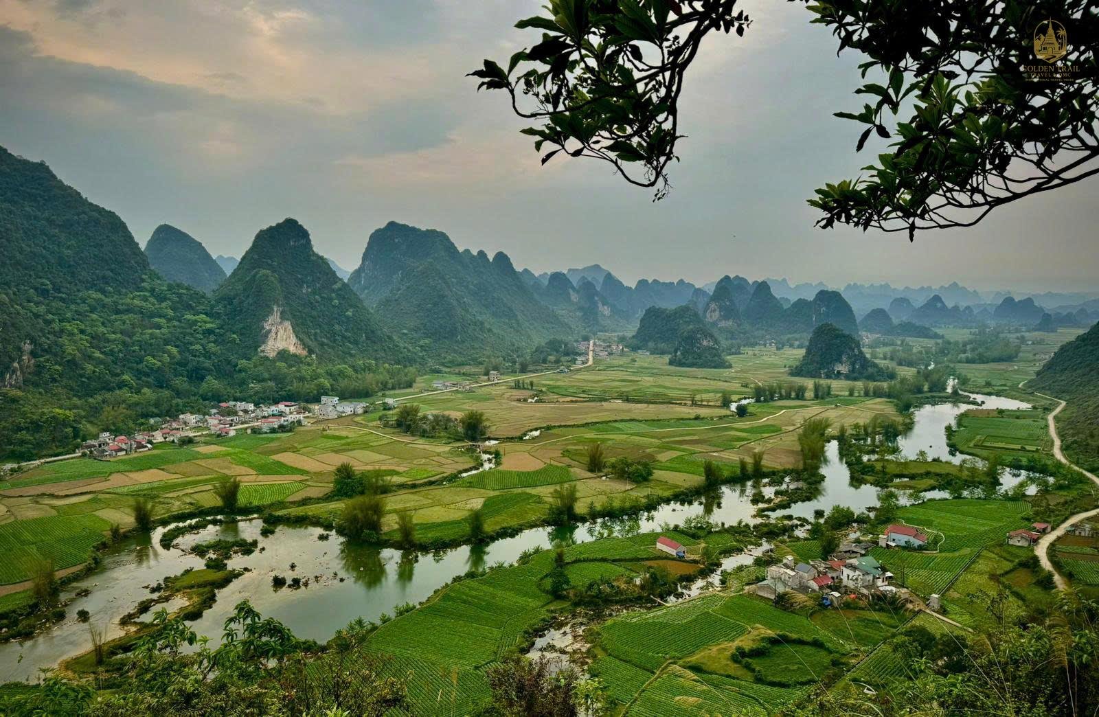 Cao Bang Tours 4 Days – Explore Ban Gioc Waterfall, Nguom Ngao Cave & Angel Eye Mountain Adventure